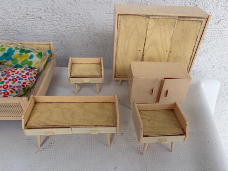 Stary vintage 70 roky maly nabytok pre babiky hrac,
