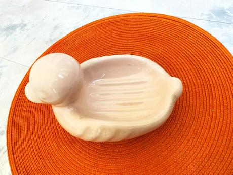 Stará porcelánová vintage mydelnička, 