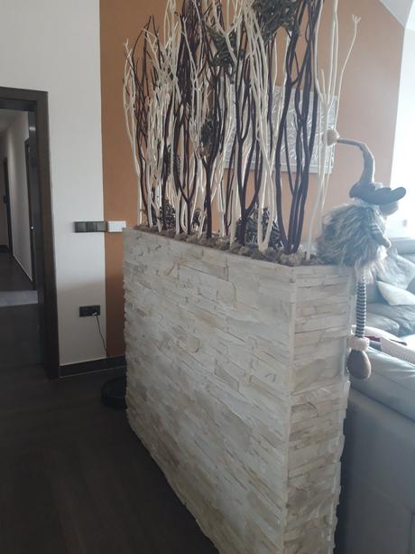 Kvetinac s vyzdobou, 