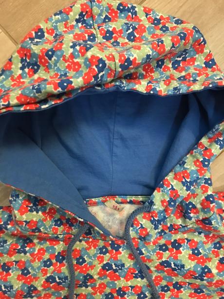 Krásna kvetinová mikina s krátkym rukávom, denim,46