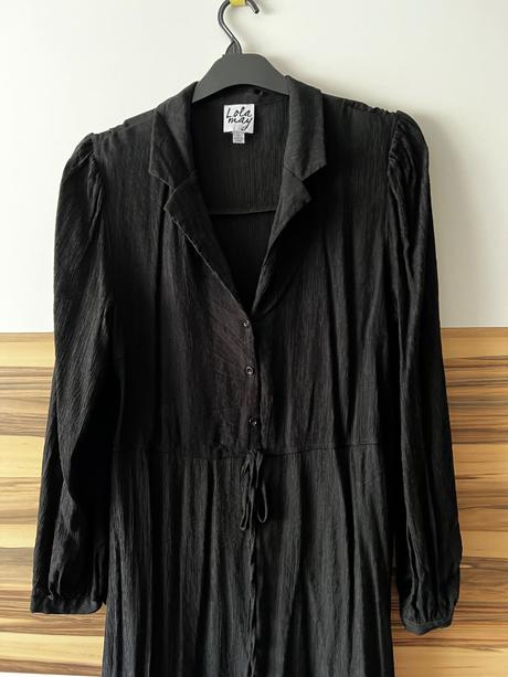 Čierne dlhé šaty, 48