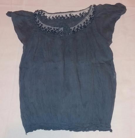 Bluzka s vysivkou modroseda, s