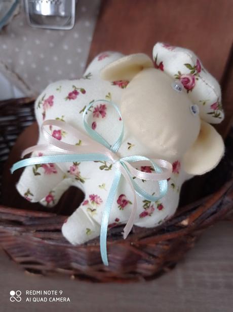 Roztomilá provance vidiecka ovečka super stav, 