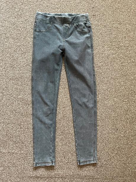 Leginy, reserved,140