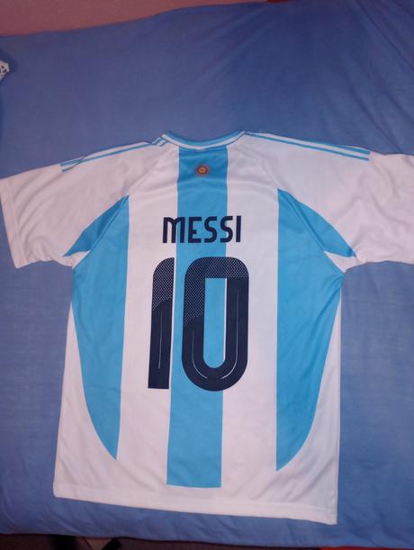 Ponúkam nový chlapčenský dres messi, 158