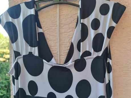 Spoločenské šaty, 42