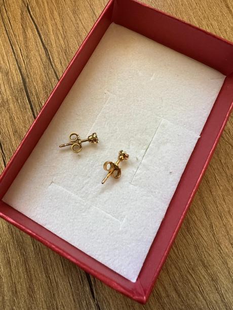 Diamantové náušnice,