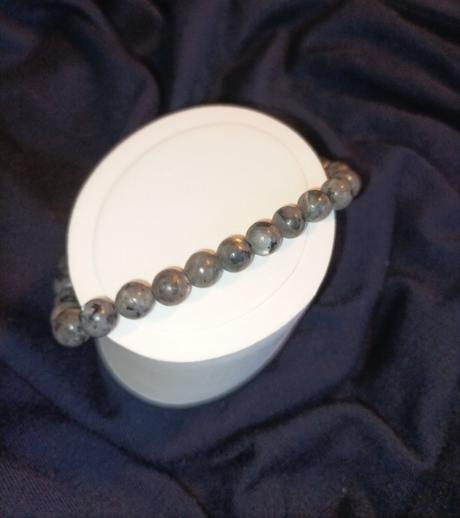 Náramky z prírodných kameňov,