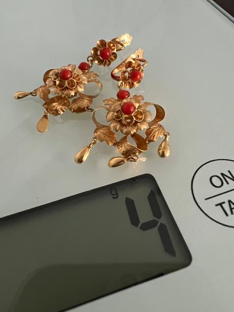 Starozitne nausnice 18k zlato a koral, 