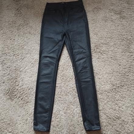 Kvalitné koženkové nohavice, fishbone,s