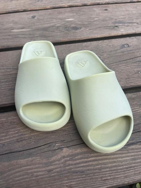 Šľapky alla adidas yeezy, 30