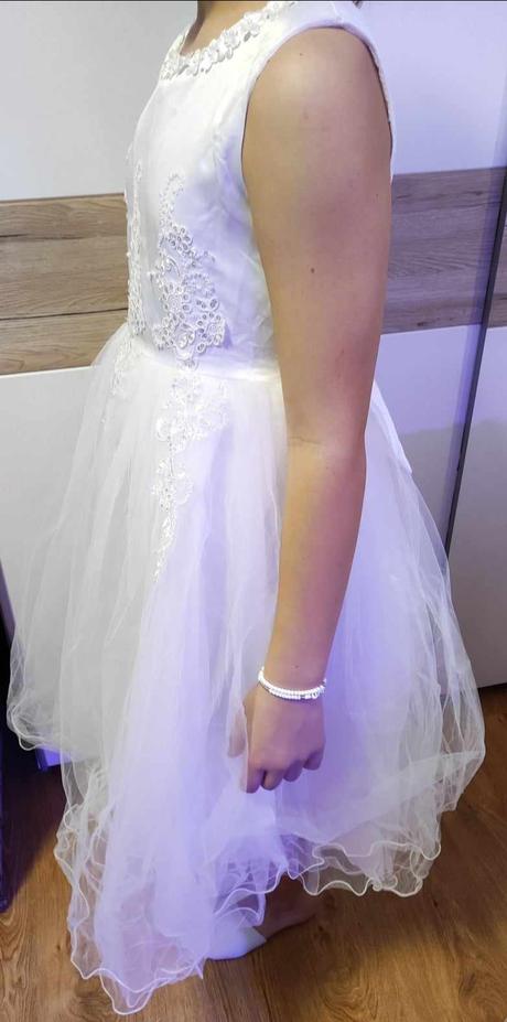 Šaty na 1.svate prijimanie, 128