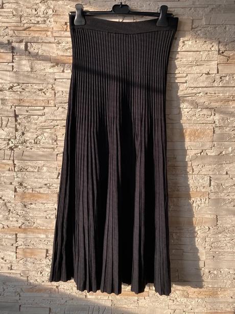 Zara luxusna sukňa vel. m, zara,m / s