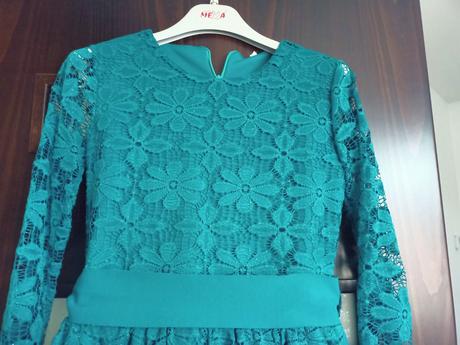 Čipkované šaty, 152