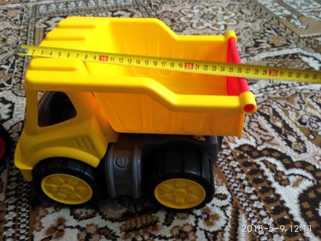 2ks kvalitné väčšie autá pre menšie deti, 