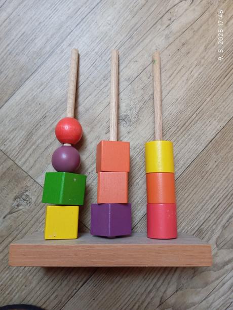 Drevená navliekačka,