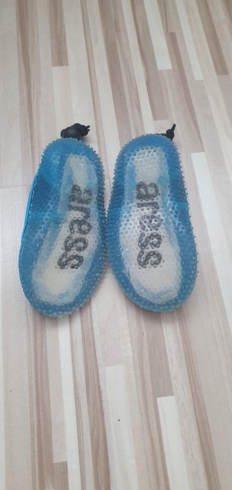 Topánky do vody, 25