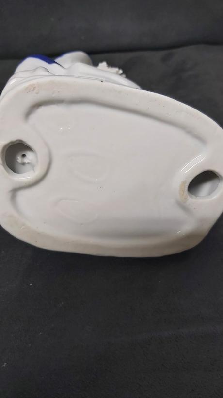 Soška porcelánová dáma so psíkom, 