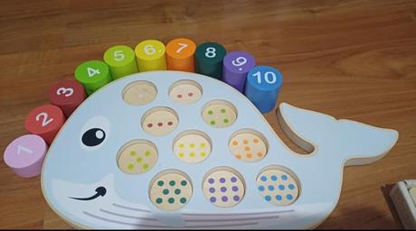 Kocky, hodiny, čísla, farby bludisko, 