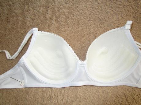 2213. . podprsenka, 90a