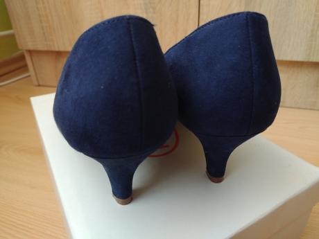 Tmavomodré lodičky, graceland,39