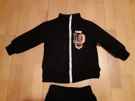 Veľmi pekná tepláková súprava, 104