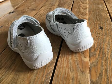 Kožené sandalky, 24