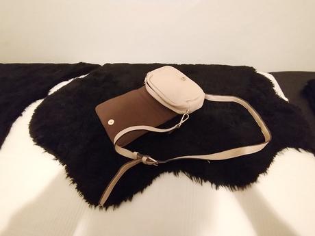 Béžová crossbody malá kabelka, 