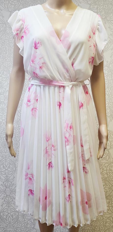 Šifónové šaty s kvetmi,