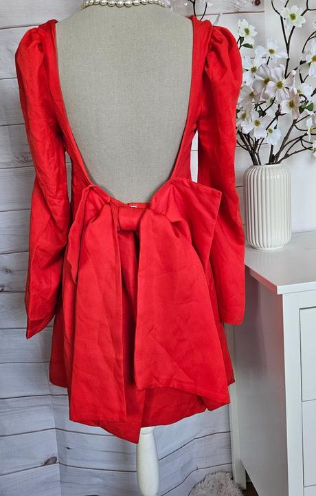 Krásne zaujímavé červené šaty, m