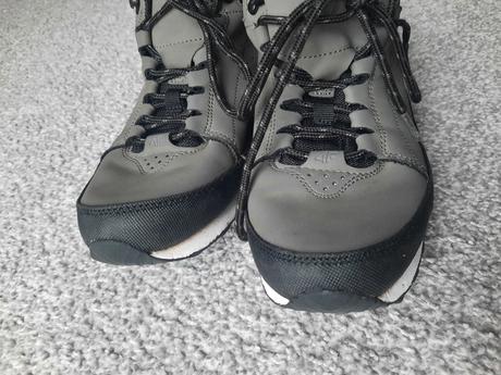 Turisticke vyssie tenisky, 36