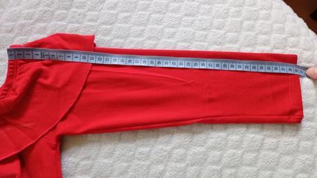 Tričko s odhalenými ramenami a volanom, 36