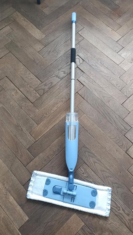 Mop s rozprašovačom, 