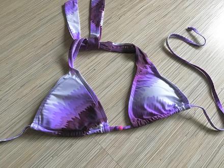 Podprsenka plaviek, 38