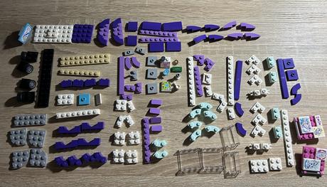 Lego friends - emma a umelecký stojan,