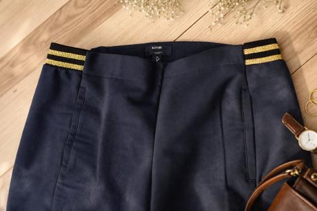 Elegantné tmavomodré nohavice so zlatým detailom, 36