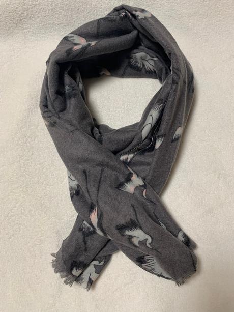 Šál s vtáčím vzorom,