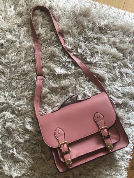 Kabelka pre dievcata, reserved