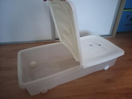 Mix hračiek plus ulozny box 10 euro spolu,