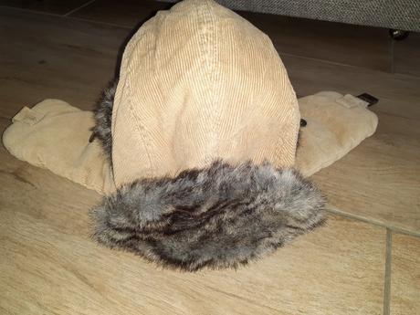 Čiapka-ušianka 64cm, 