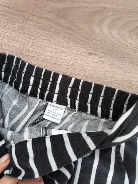 Ľahunké nohavice, lindex,140