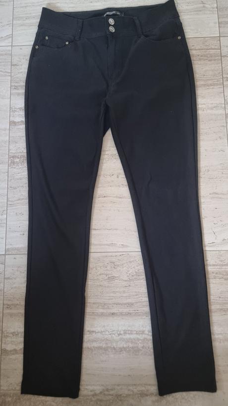 Cierne elasticke nohavice, 34