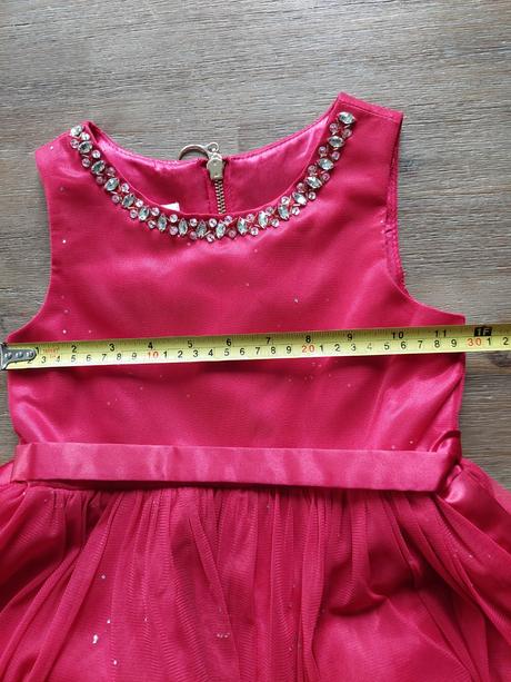 Spoločenské šaty, 110