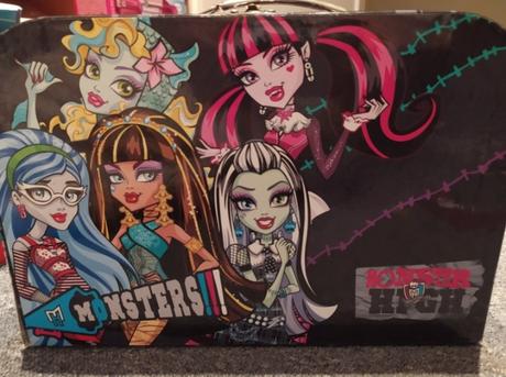 Kvalitný nový väčší kufor monster high, rozmery 43,