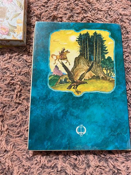 Stará krásna rozprávková kniha jeleň kráľovnej víl,