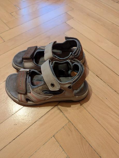 Sandále, 32