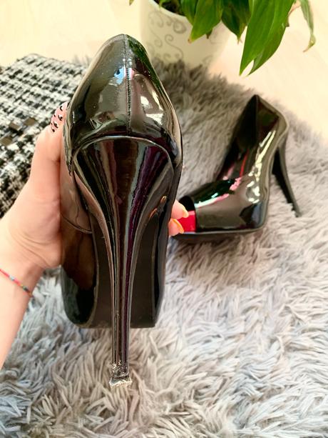 Lakované čierne lodička s červenou špičkou, 39