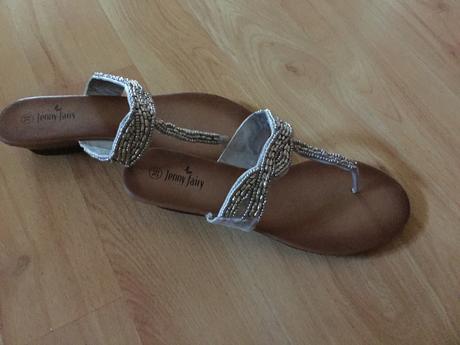 Krásne šľapky so striebornou aplikáciou, 39