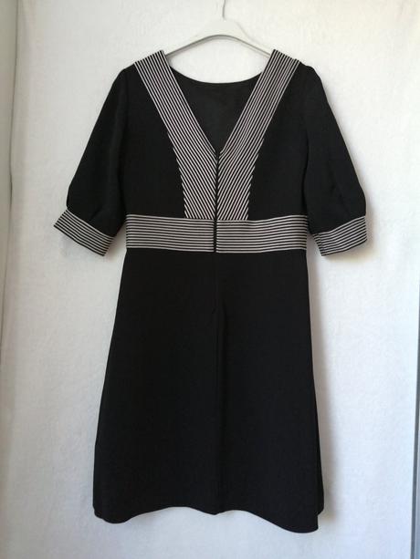 Pekné elegantné šaty, 36