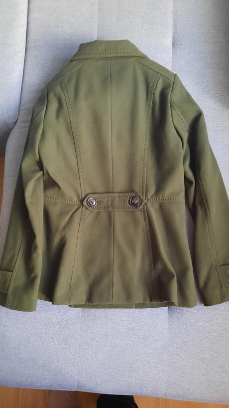 Tmavozelený kabát, 36 / s